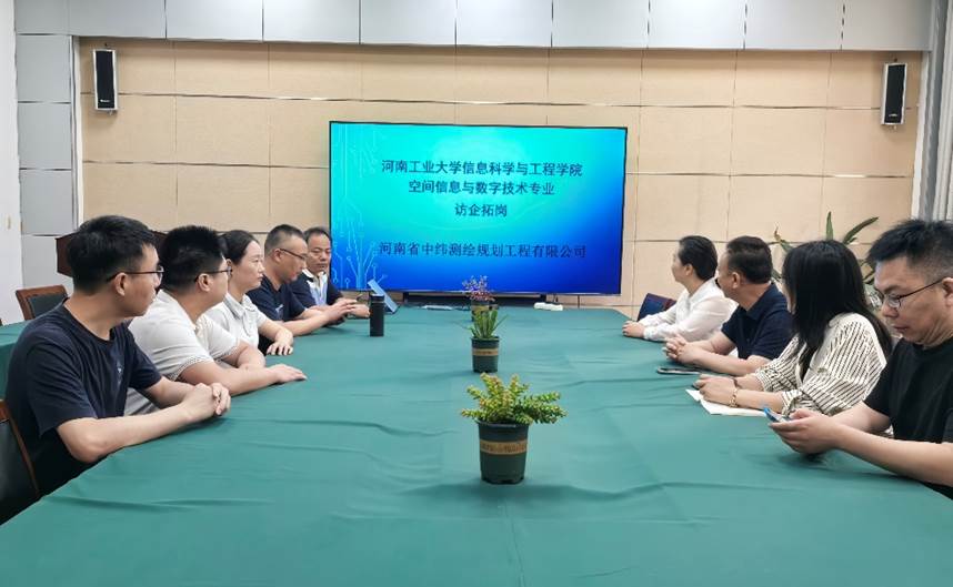 图片包含 人, 室内, 房间, 桌子 AI 生成的内容可能不正确。 图片包含 人, 室内, 房间, 桌子 AI 生成的内容可能不正确。